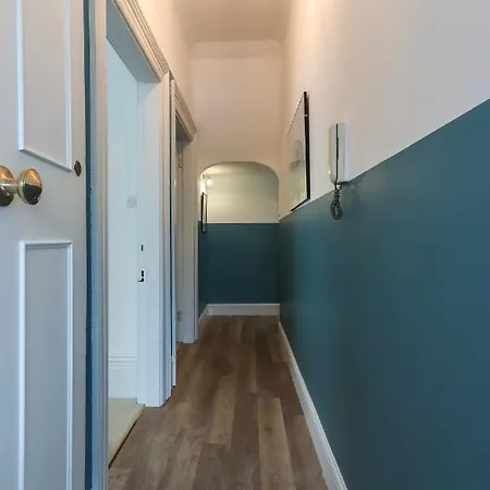 Bright Modern Two Bed With Parking Апартаменты Бристоль